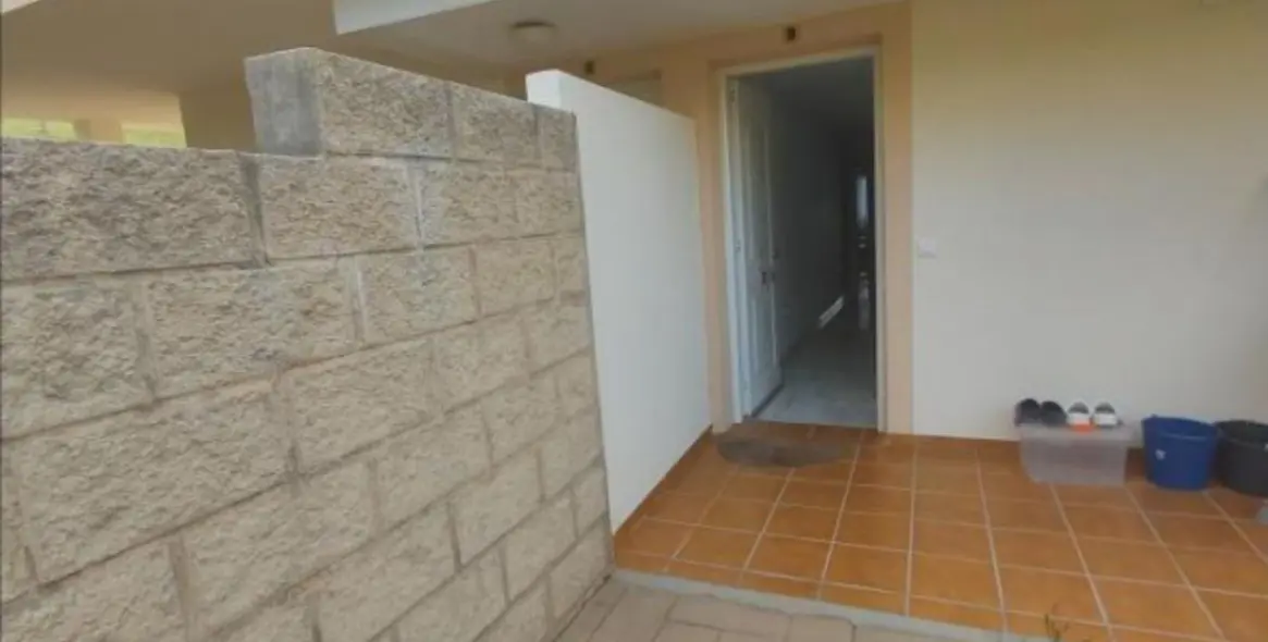 Sale of middle floor apartment in Doña Julia 4