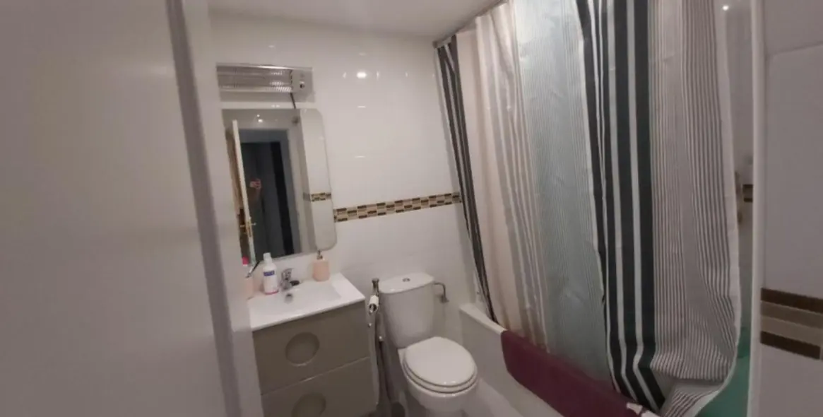 Sale of middle floor apartment in Doña Julia 5