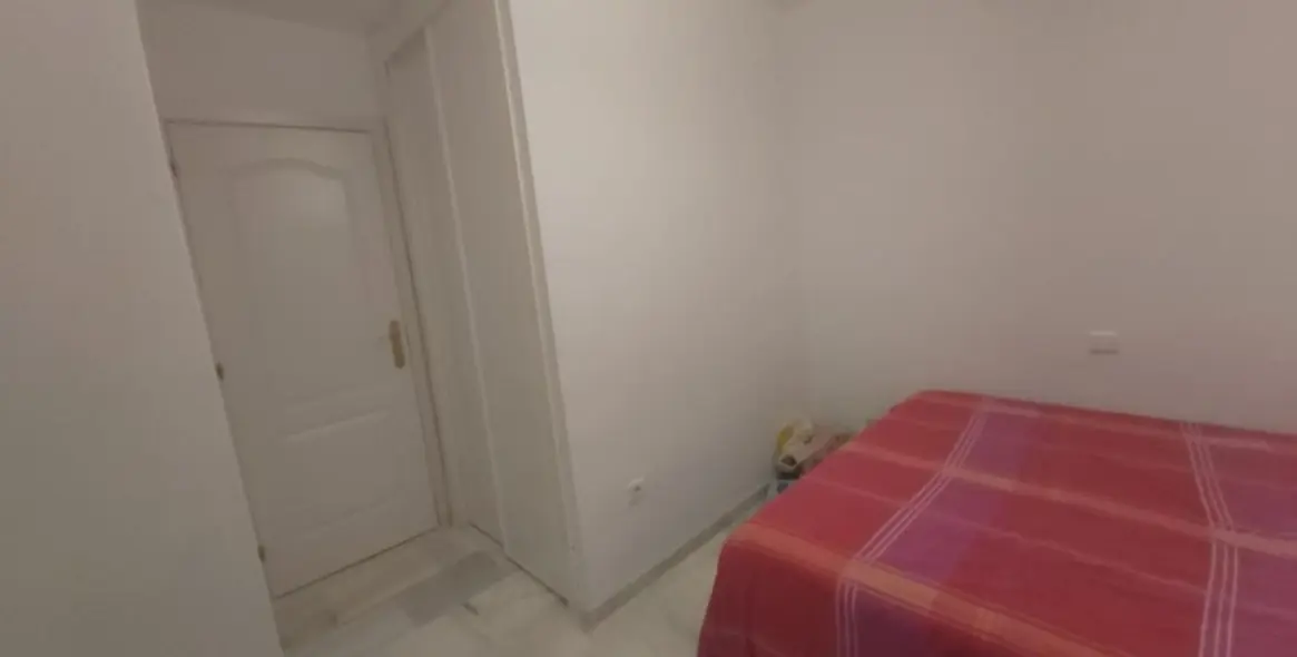 Sale of middle floor apartment in Doña Julia 6