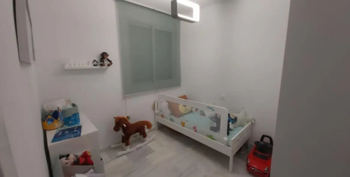 Sale of middle floor apartment in Doña Julia 10