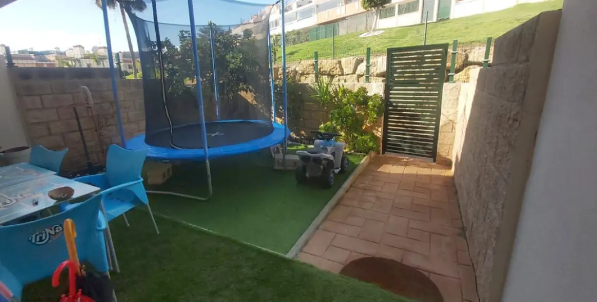 Sale of middle floor apartment in Doña Julia 14