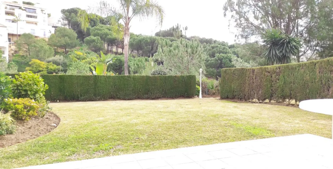 Sale of ground floor apartment in Benahavís 1