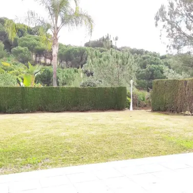 Sale of ground floor apartment in Benahavís