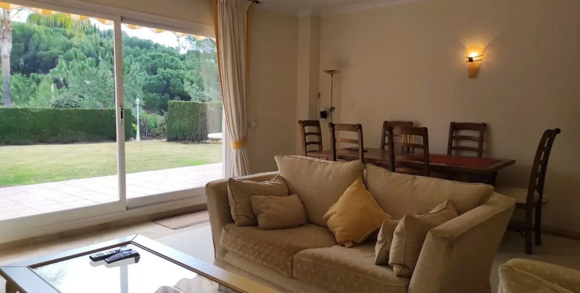 Sale of ground floor apartment in Benahavís 2