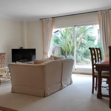 Sale of ground floor apartment in Benahavís