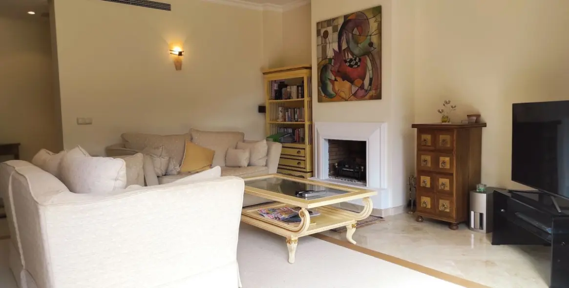 Sale of ground floor apartment in Benahavís 5