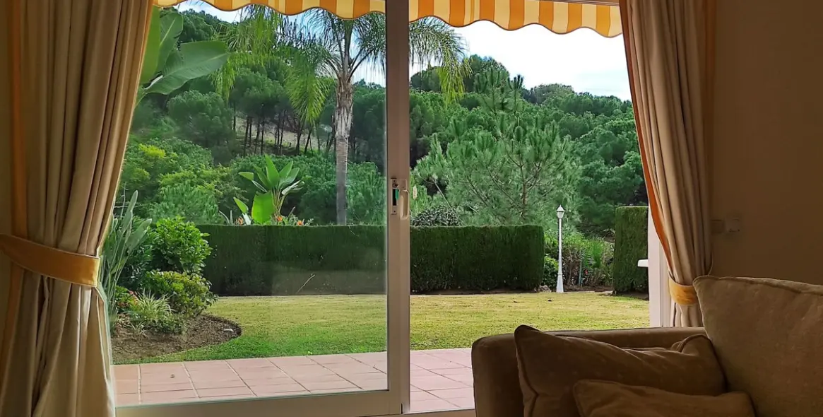 Sale of ground floor apartment in Benahavís 10