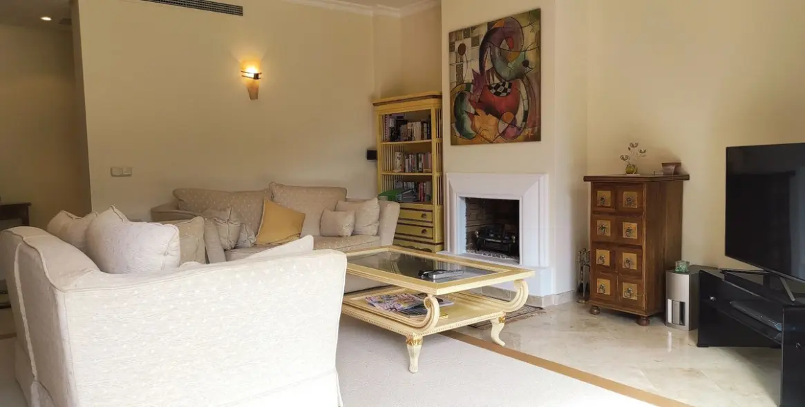 Sale of ground floor apartment in Benahavís 11