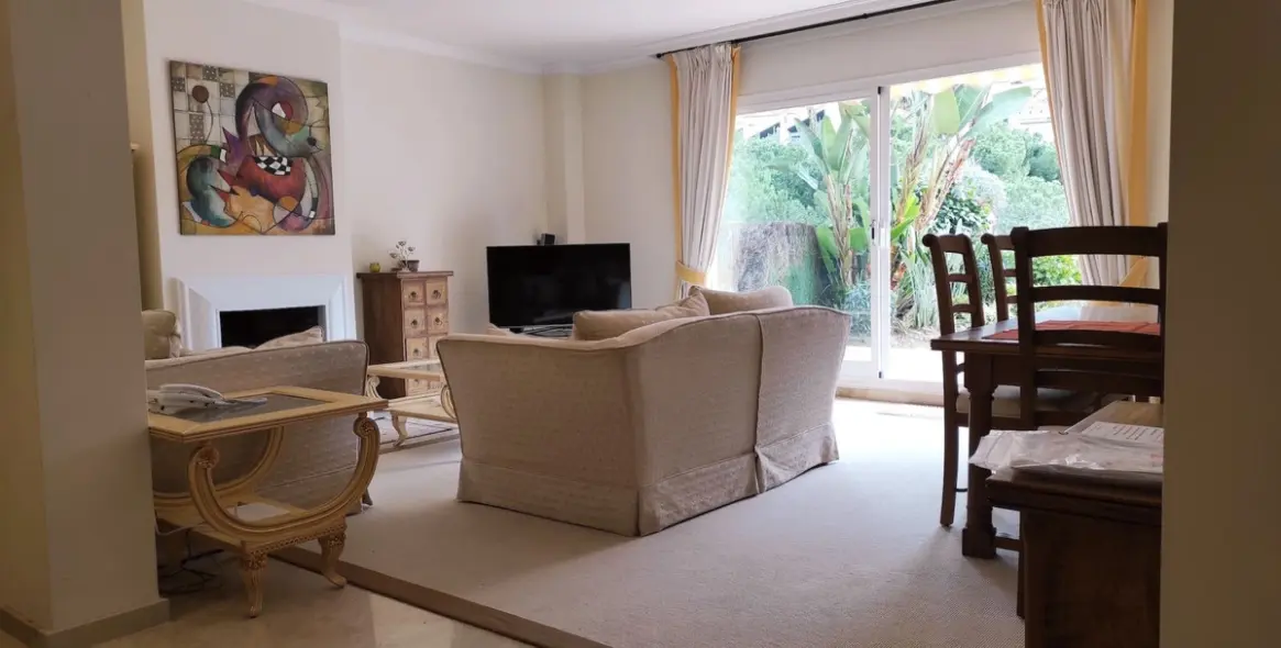 Sale of ground floor apartment in Benahavís 12