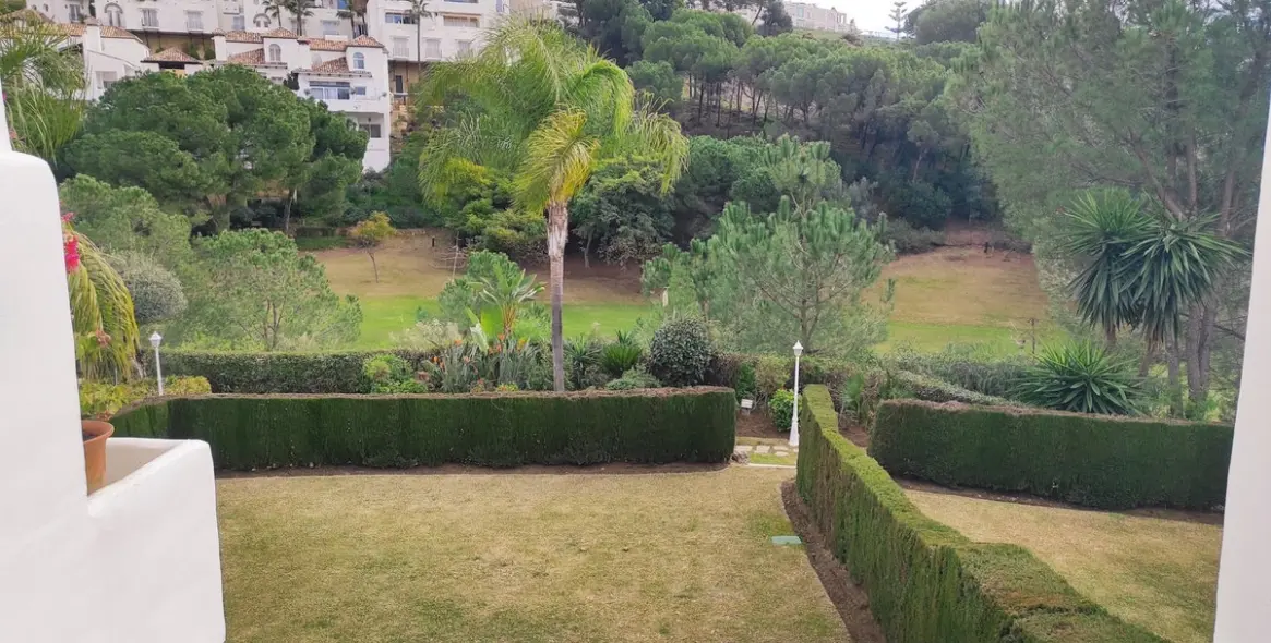 Sale of ground floor apartment in Benahavís 13
