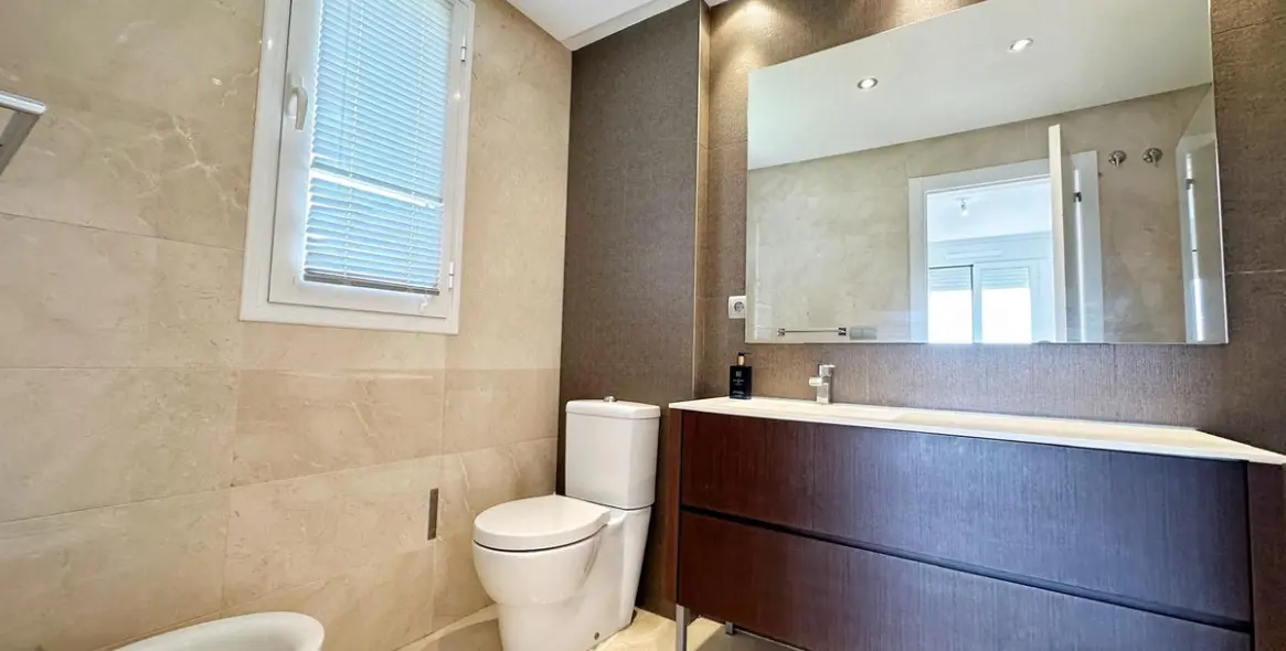 Sale of middle floor apartment in Los Arqueros 3