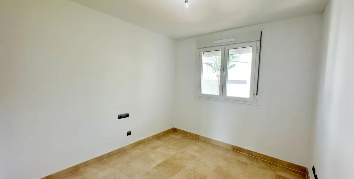 Sale of middle floor apartment in Los Arqueros 4