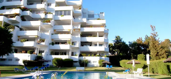 Sale of middle floor apartment in Guadalmina Alta 0