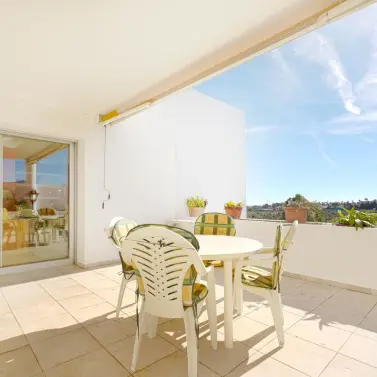 Sale of middle floor apartment in Guadalmina Alta