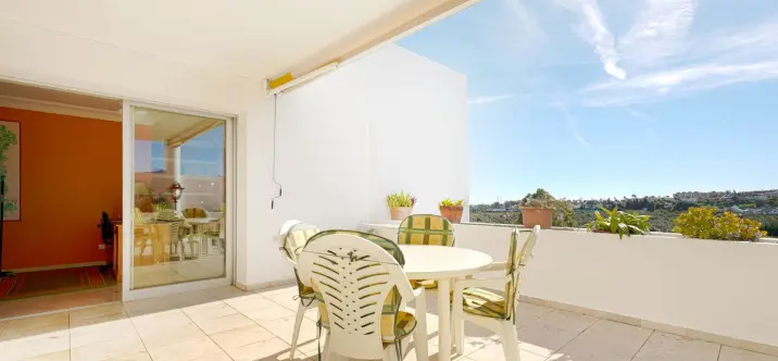 Sale of middle floor apartment in Guadalmina Alta 1