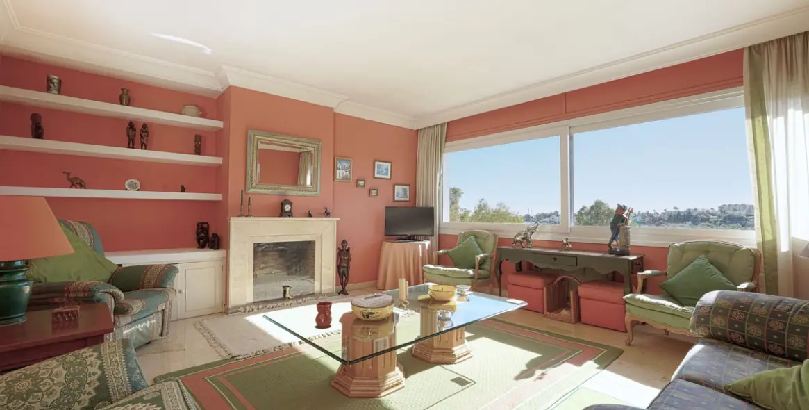 Продажа апартаментов на среднем этаже в Guadalmina Alta 3