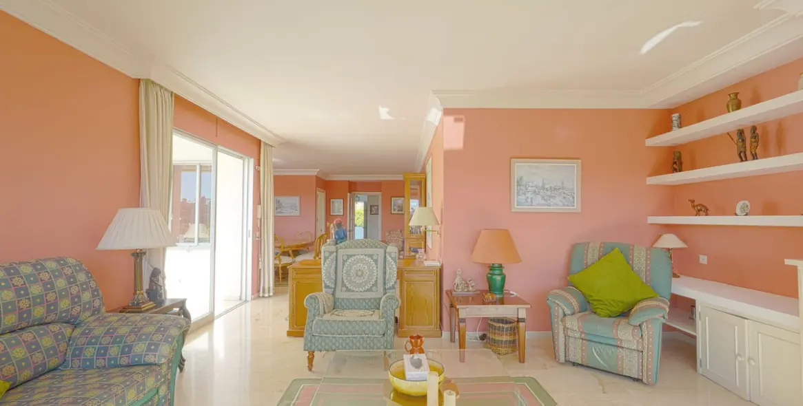 Продажа апартаментов на среднем этаже в Guadalmina Alta 6