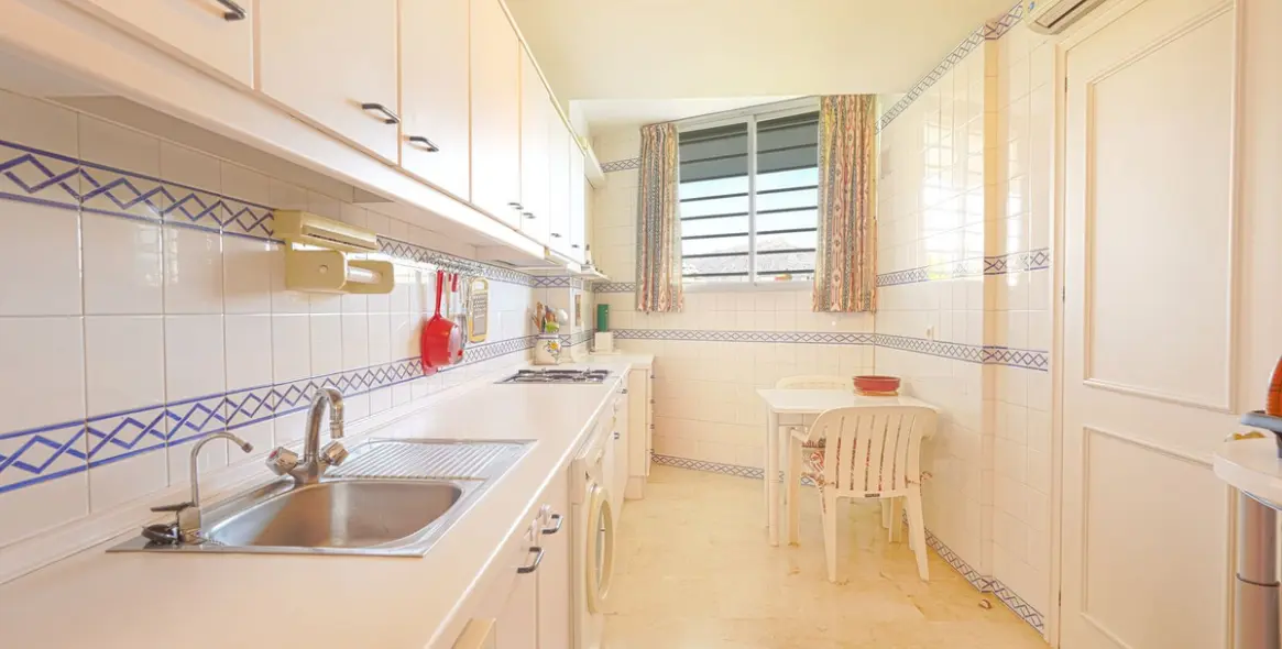 Продажа апартаментов на среднем этаже в Guadalmina Alta 8