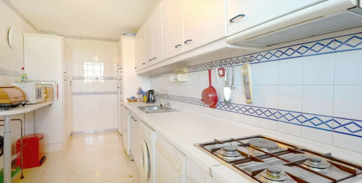 Продажа апартаментов на среднем этаже в Guadalmina Alta 14