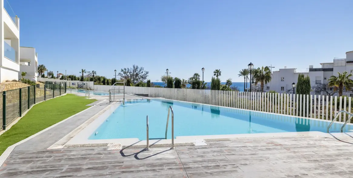 Продажа апартаментов на первом этаже в Torrequebrada 22