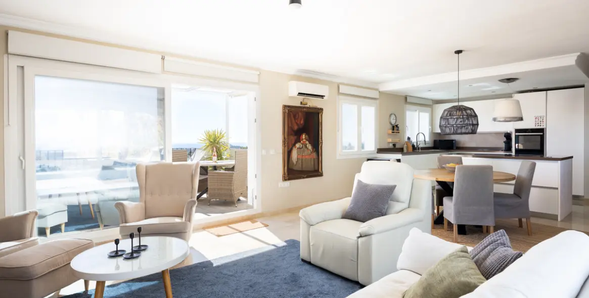 Sale of penthouse in El Paraiso 3