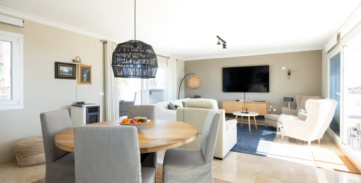 Sale of penthouse in El Paraiso 4