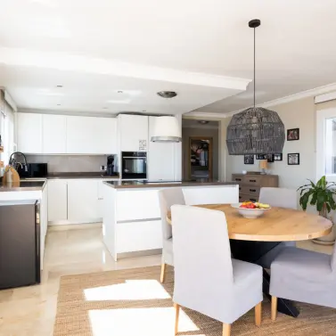 Sale of penthouse in El Paraiso