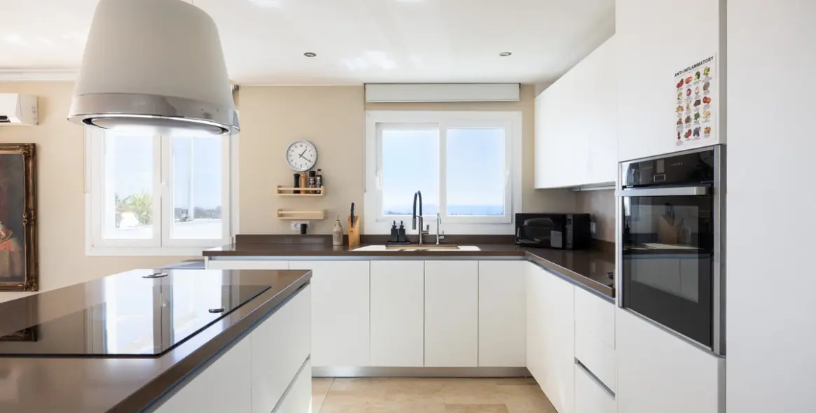 Sale of penthouse in El Paraiso 7