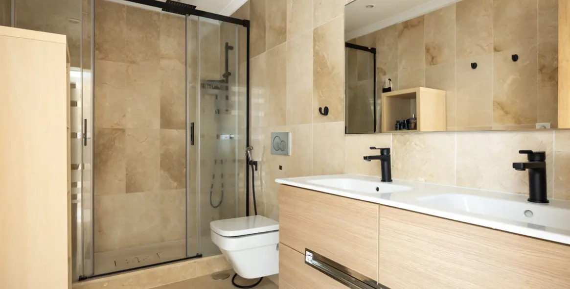 Sale of penthouse in El Paraiso 10