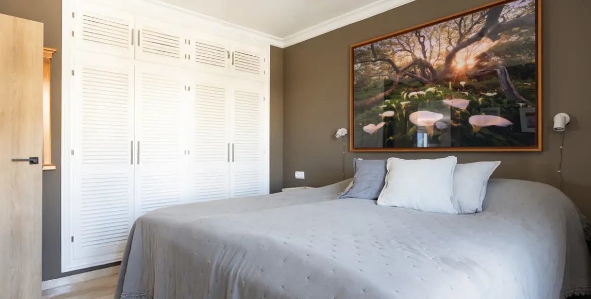 Sale of penthouse in El Paraiso 12