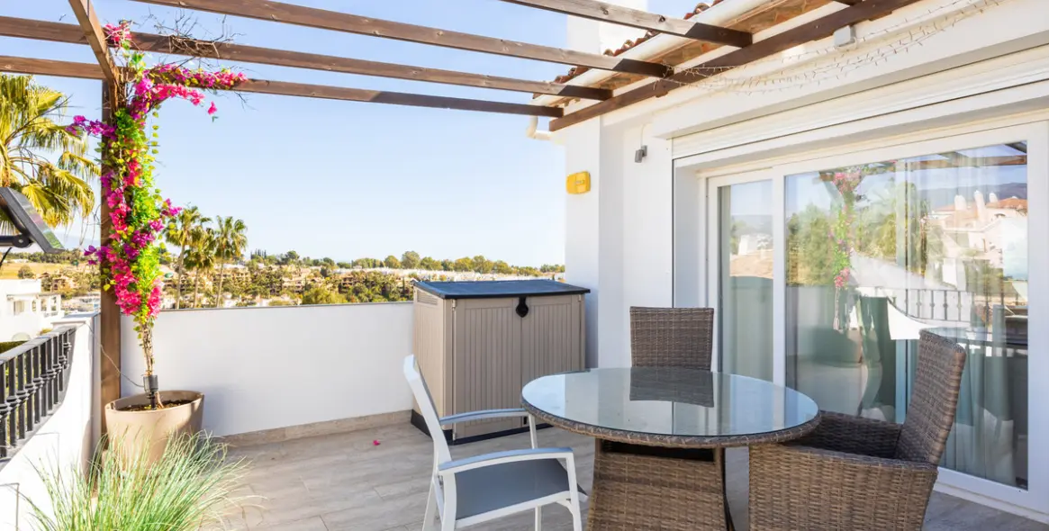 Sale of penthouse in El Paraiso 19