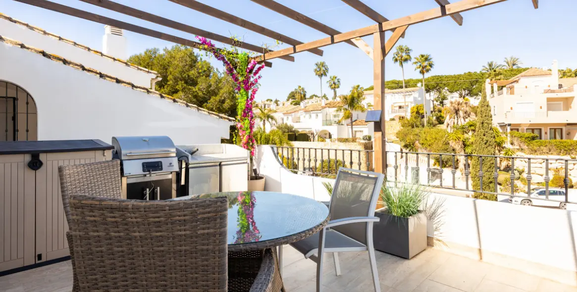 Sale of penthouse in El Paraiso 20