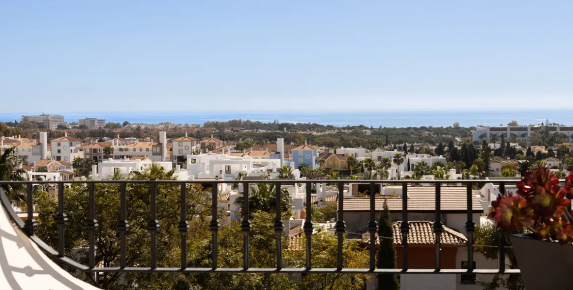 Sale of penthouse in El Paraiso 22