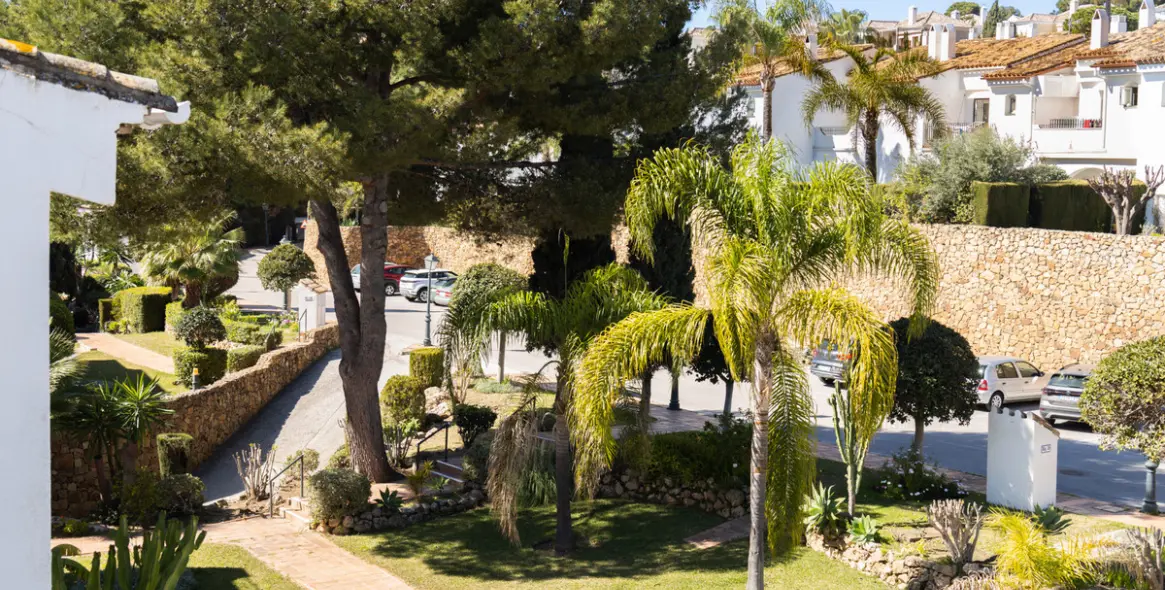 Sale of penthouse in El Paraiso 25