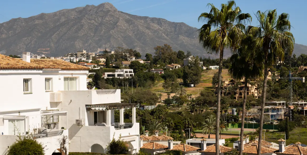 Sale of penthouse in El Paraiso 26