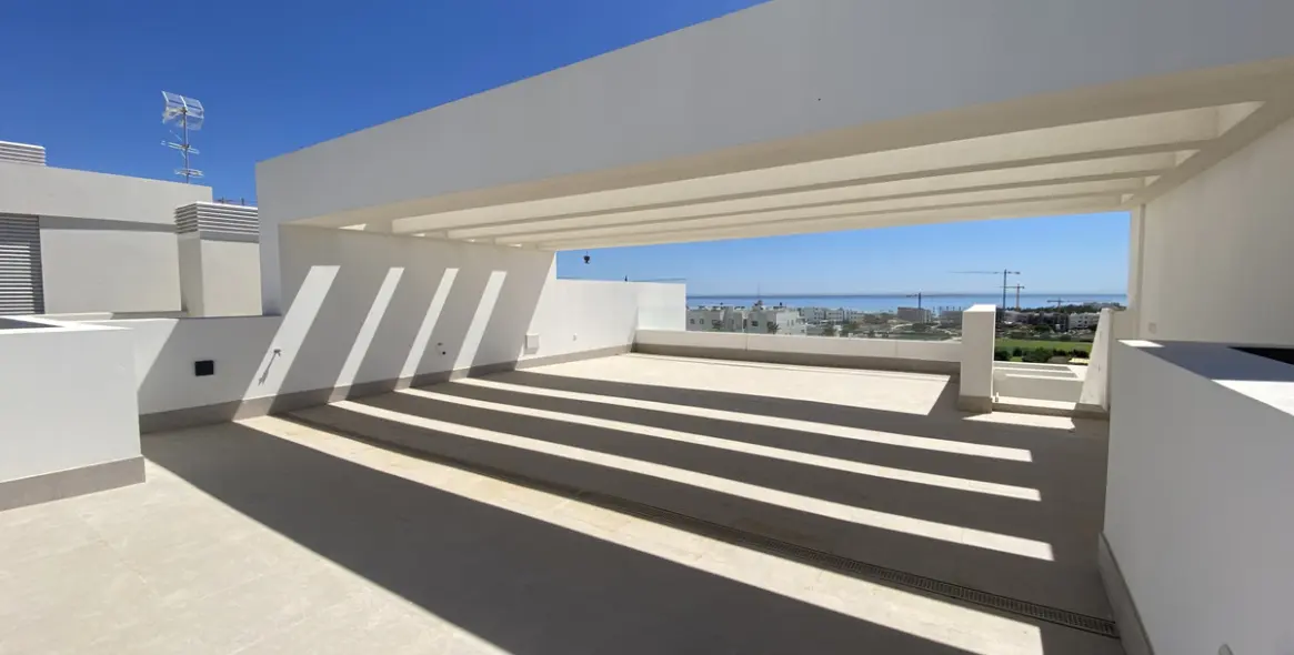 Sale of penthouse in Estepona 1