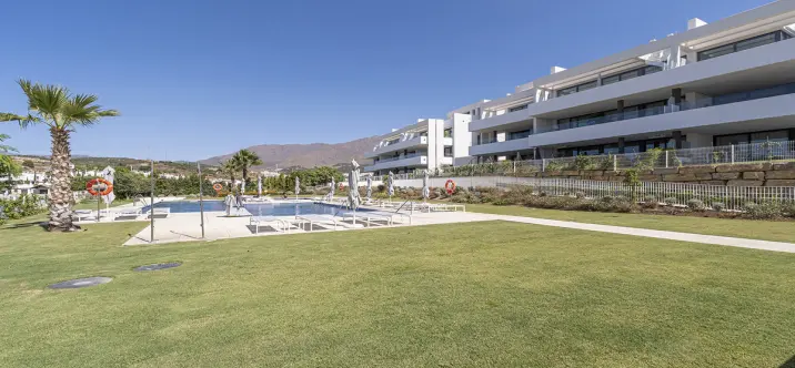 Sale of penthouse in Estepona 1