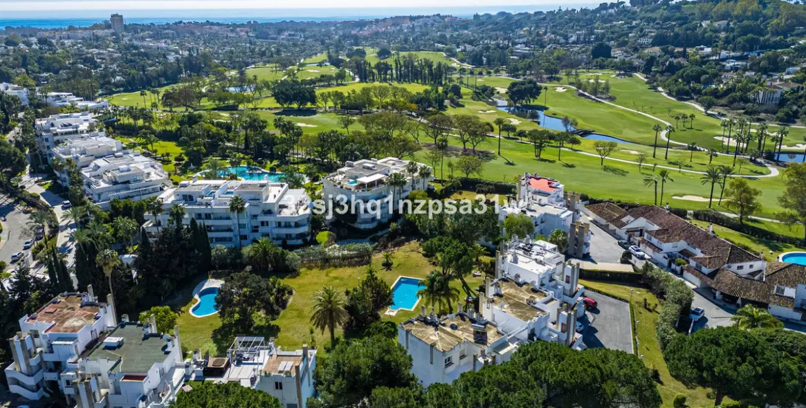 Sale of penthouse in Nueva Andalucía 1