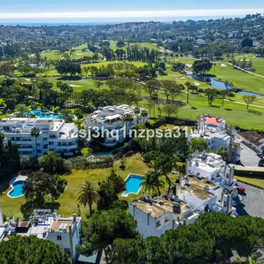 Sale of penthouse in Nueva Andalucía