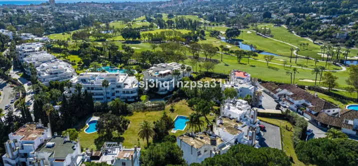 Sale of penthouse in Nueva Andalucía 0