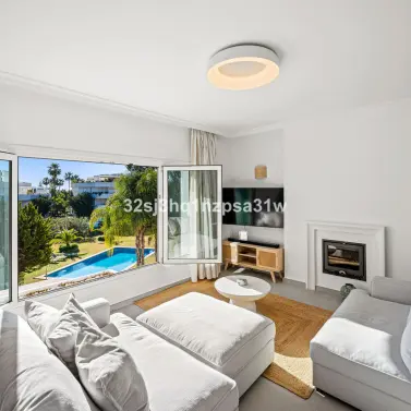 Sale of penthouse in Nueva Andalucía