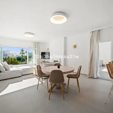 Sale of penthouse in Nueva Andalucía