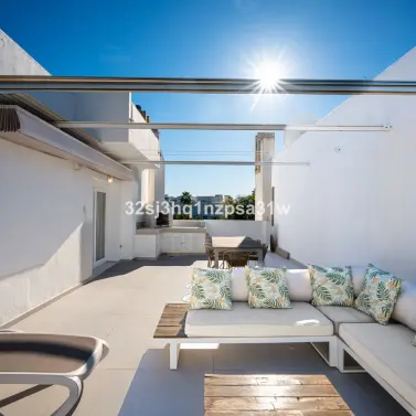 Sale of penthouse in Nueva Andalucía