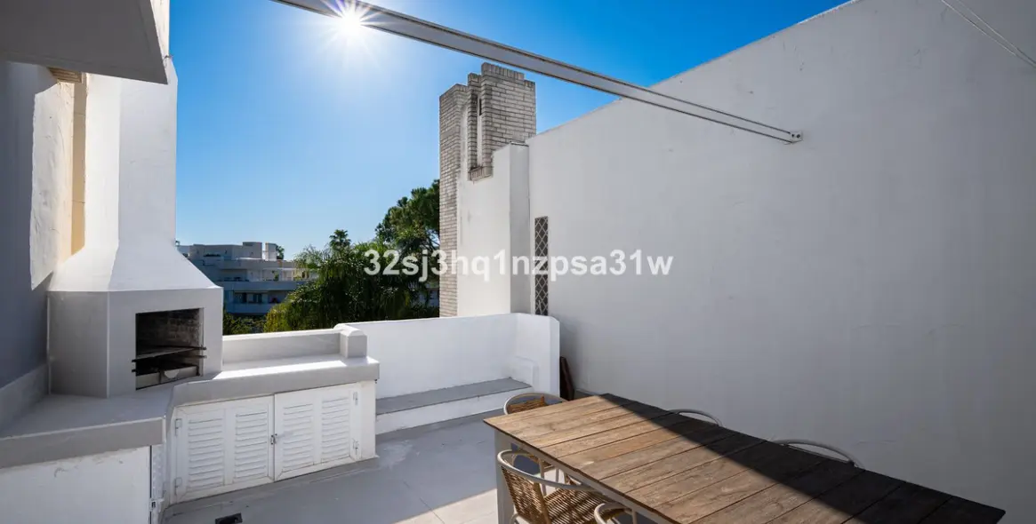 Sale of penthouse in Nueva Andalucía 8