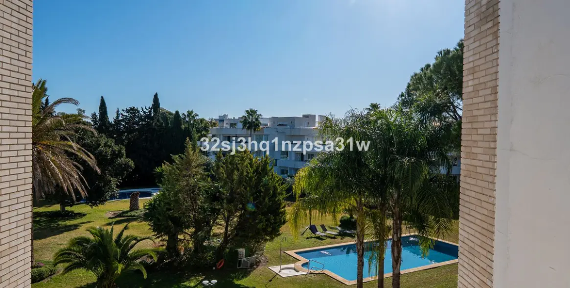Sale of penthouse in Nueva Andalucía 10
