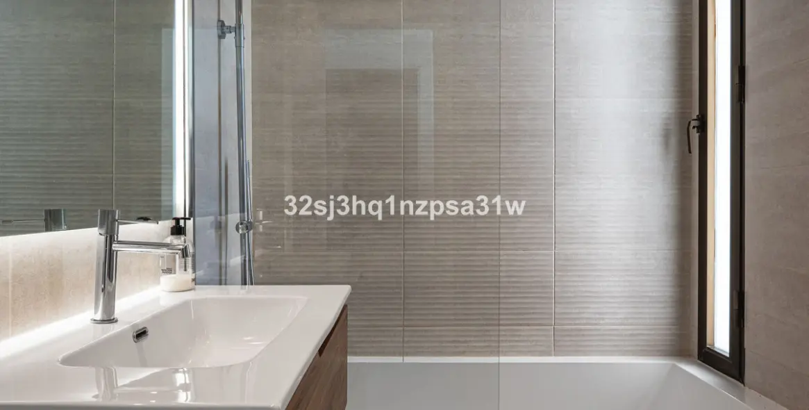 Sale of penthouse in Nueva Andalucía 13