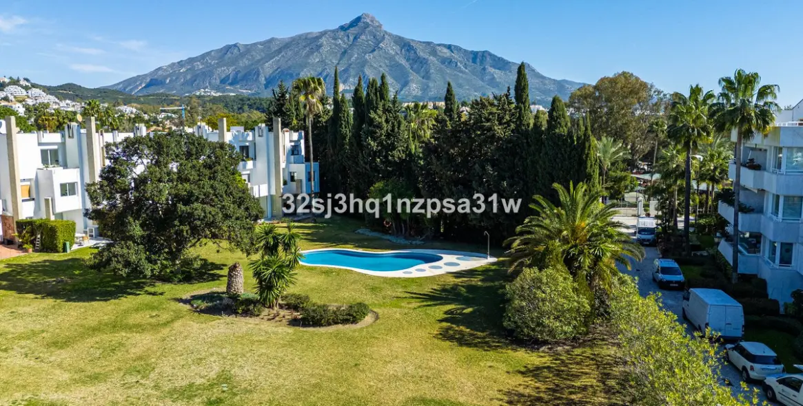 Sale of penthouse in Nueva Andalucía 17