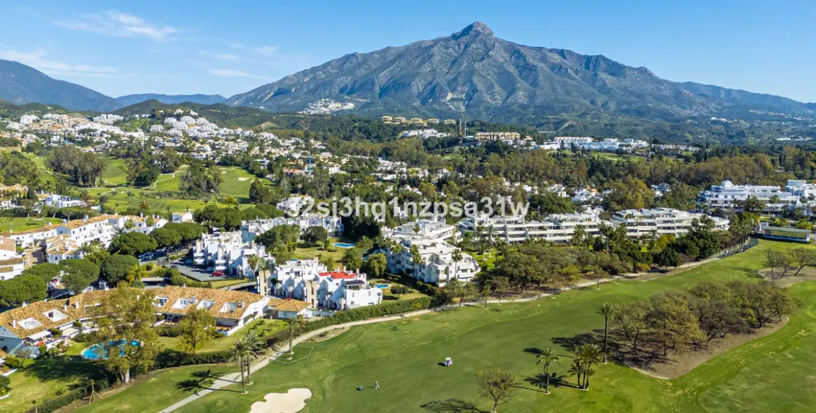 Sale of penthouse in Nueva Andalucía 18