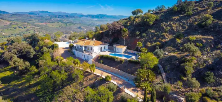 Venta de villa independiente en Guaro 0