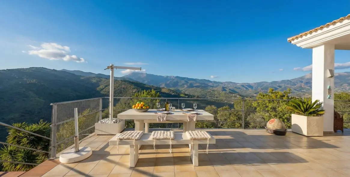 Venta de villa independiente en Guaro 3